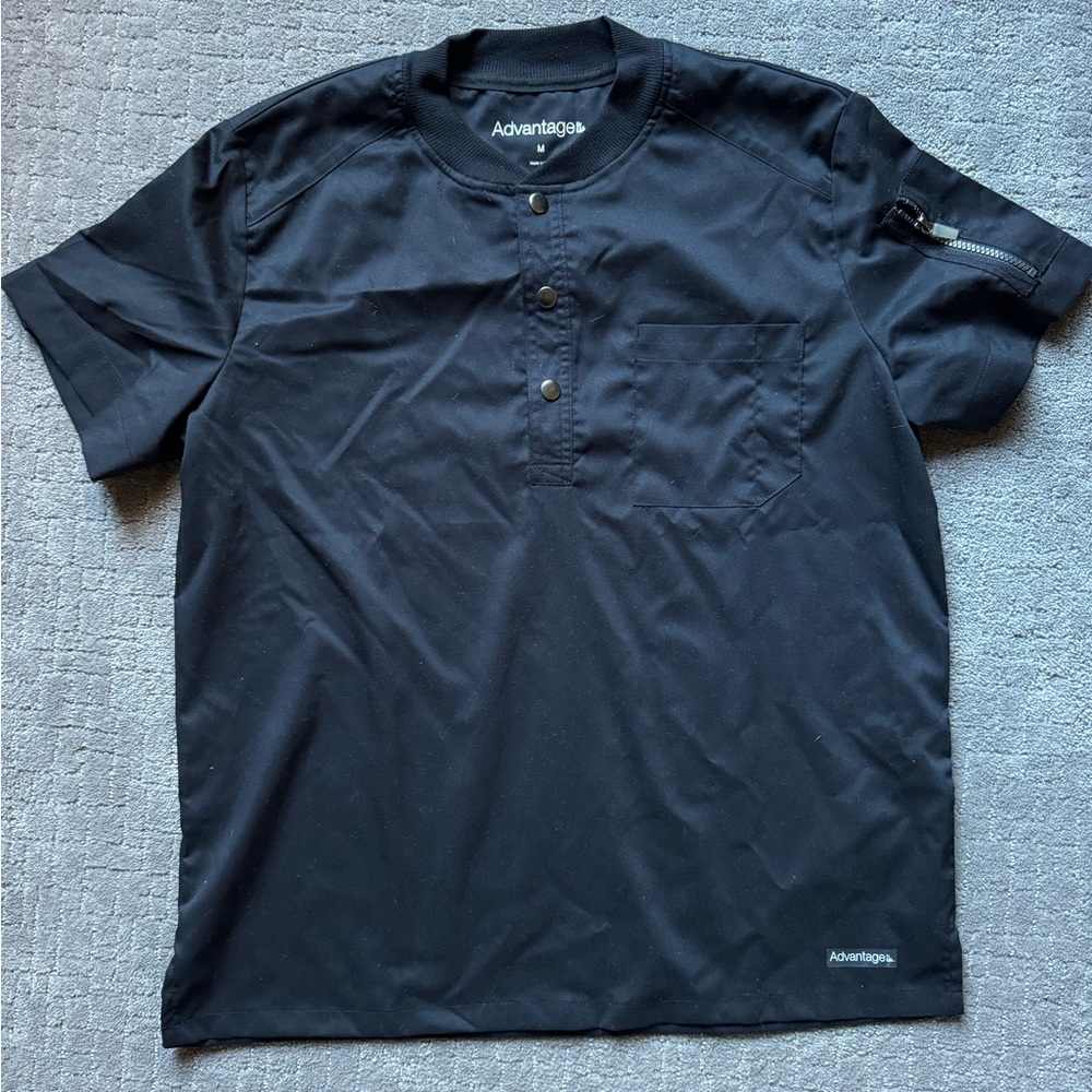 Men’s black scrub top size M
